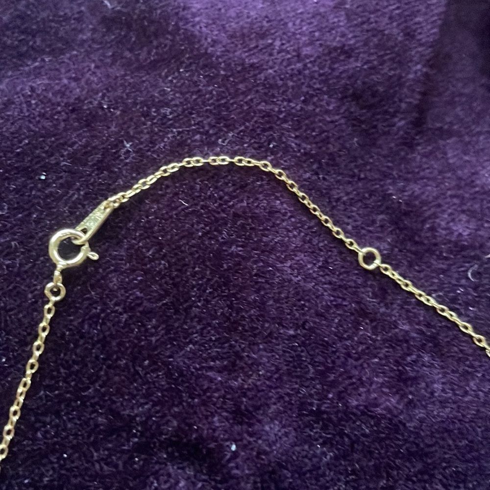 Gold plated necklace with round attached pendant with crystals. - Picture 3 of 4